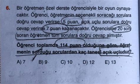 Öğretmen öğrencisine özel derste veriyor